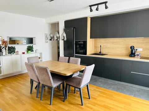 Apartment King With Private Parking Apartment in Zadar