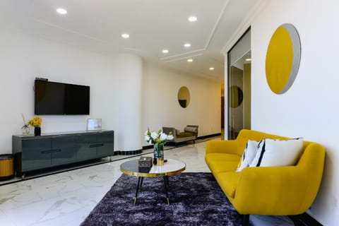 Communal lounge/ TV room, TV and multimedia, Living room, Seating area, Evening entertainment