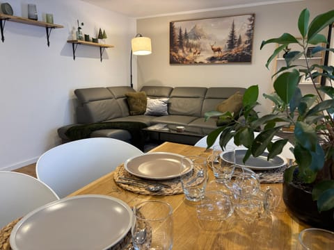 Bed, Living room, Dining area, Food