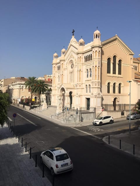 Neighbourhood, Street view