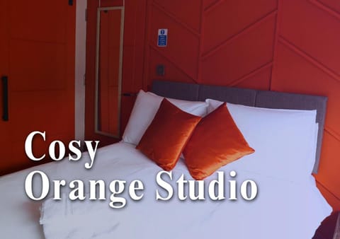 CB Stays Peterborough - Ideal Work Stay Studios with Kitchen Access Apartment in Huntingdonshire District