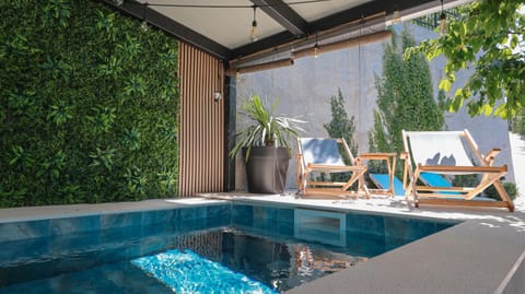 Day, Swimming pool, sunbed
