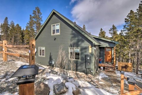 Rocky Mountain Alma Cabin with Deck and Hot Tub! Cabin in Alma