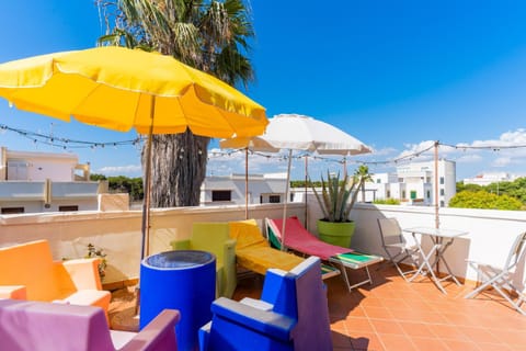 Property building, Balcony/Terrace, Living room