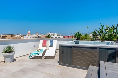 Patio, Day, View (from property/room), Balcony/Terrace, Pool view, Swimming pool, sunbed
