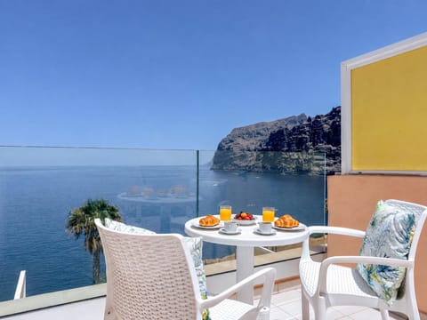 Day, Natural landscape, Balcony/Terrace, Mountain view, Sea view