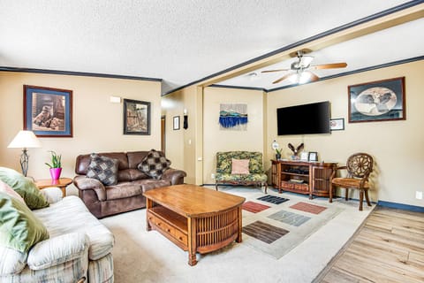 Rocky Mountain Rustic House in Old Colorado City