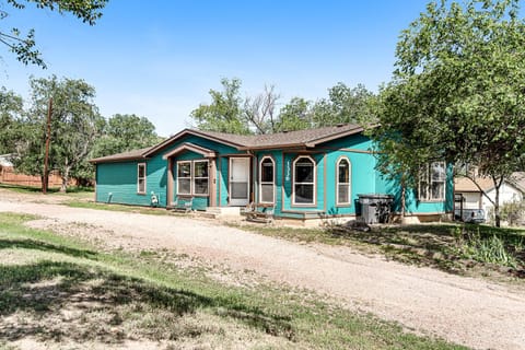 Rocky Mountain Rustic House in Old Colorado City
