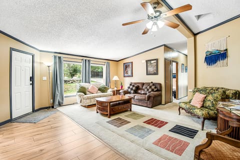 Rocky Mountain Rustic House in Old Colorado City