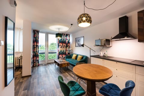 Kitchen or kitchenette, Seating area