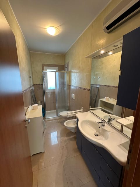 Shower, Toilet, Bathroom, bidet