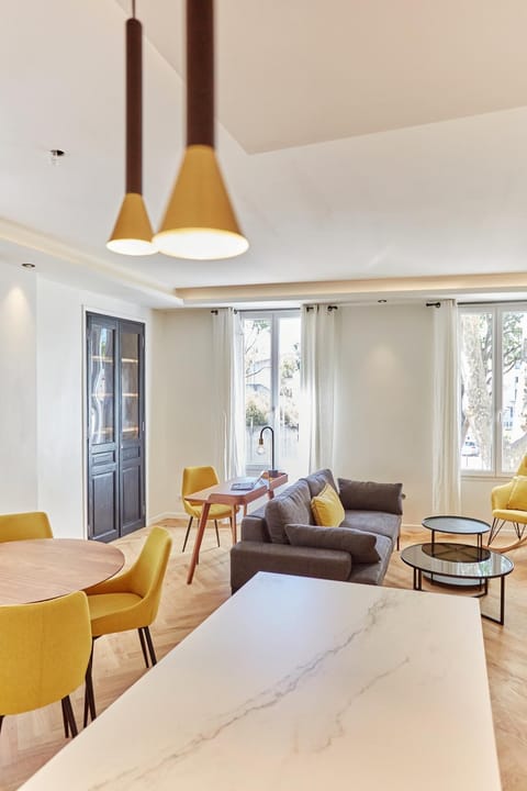 Living room, Seating area, Dining area, kitchen