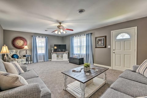 Bowling Green Farmhouse 10 Mi to Mammoth Cave House in Kentucky