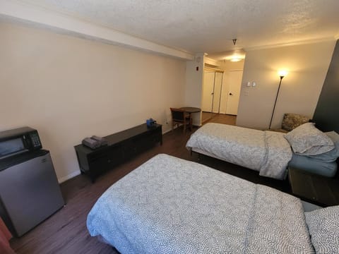 (A11) Lovely Double Bed Unit Hotel in Beverly Hills