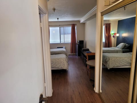 (A11) Lovely Double Bed Unit Hotel in Beverly Hills