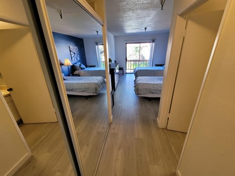 (B02) Cozy Double Bed Suite Hotel in Beverly Hills