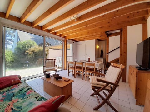 Maison cosy à Carnac - 3 pièces, Wifi, piscine chauffée, proche plage, commerces et parking inclus - FR-1-477-207 Villa in Carnac