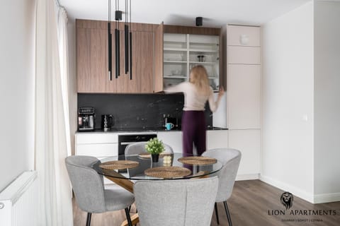 Kitchen or kitchenette, Dining area, stove