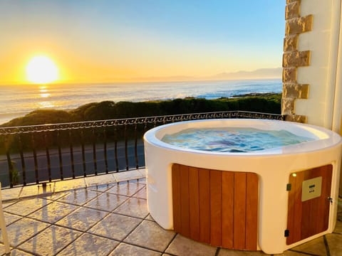 Day, Natural landscape, Hot Tub, Sea view, Sunrise, Sunset