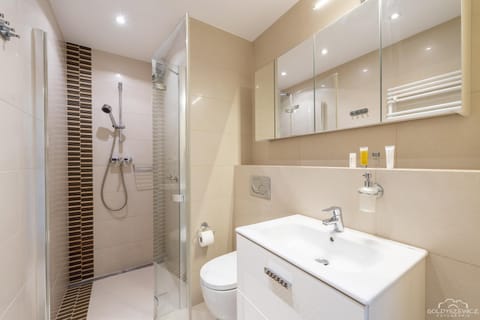 Horyzont Apartamenty -Apartament Willa Karl- Blisko Centrum Apartment in West Pomeranian Voivodeship, Poland