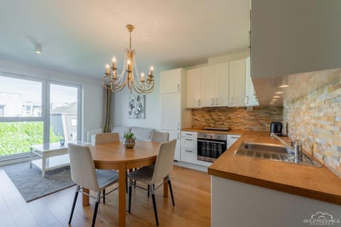 Horyzont Apartamenty -Apartament Willa Karl- Blisko Centrum Apartment in West Pomeranian Voivodeship, Poland