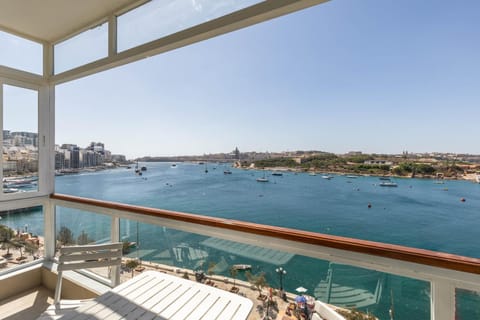 Property building, Restaurant/places to eat, Balcony/Terrace, Beach, Beach, Sea view, Sea view