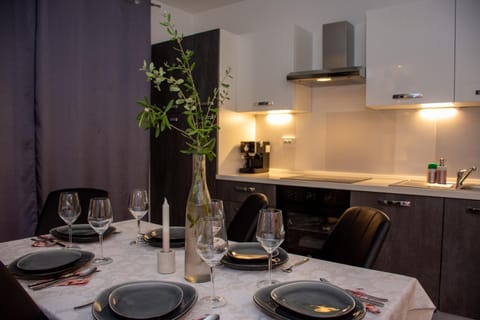 Dining area, kitchen