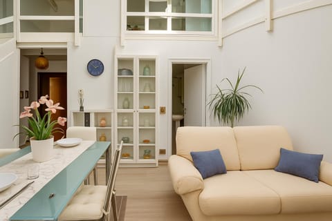 Living room, Seating area, Dining area