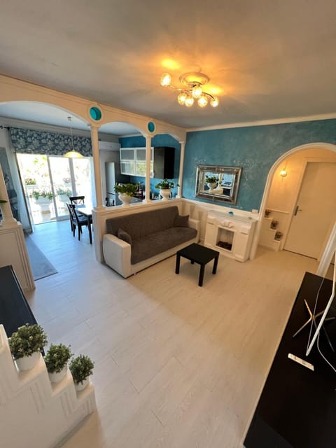 Kitchen or kitchenette, Living room, Photo of the whole room