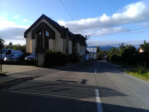 Property building, Neighbourhood