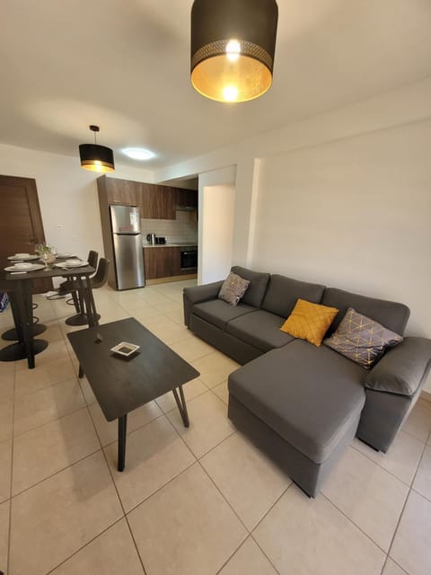 Kitchen or kitchenette, Living room, Seating area, Dining area
