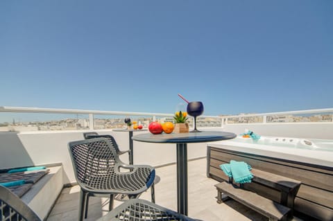 Patio, View (from property/room), Balcony/Terrace