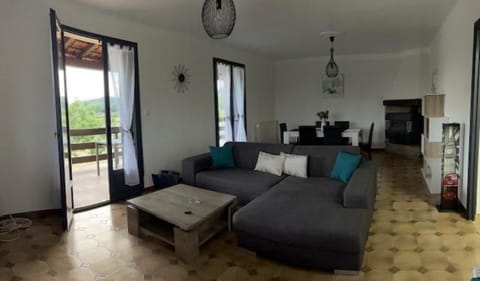 Jolie maison à louer dans les Cévennes House in Alès