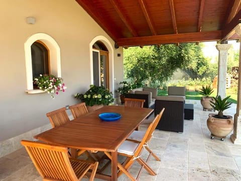 Corte dei Mirti, Appartamento indipendente con ampia veranda Apartment in Sardinia