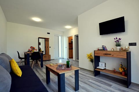 TV and multimedia, Living room, Dining area