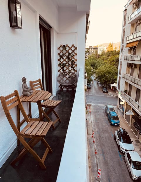 View (from property/room), Balcony/Terrace, Seating area, Street view