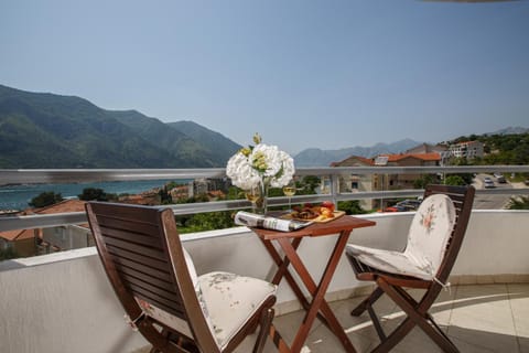 Patio, Day, Natural landscape, View (from property/room), Balcony/Terrace, Sea view