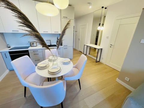 Property building, Photo of the whole room, Guests, Meals, Breakfast, Breakfast, Lunch, Dinner, Drinks, Family, locker, toaster