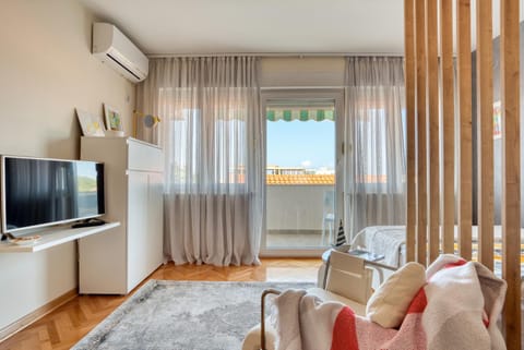 TV and multimedia, Seating area