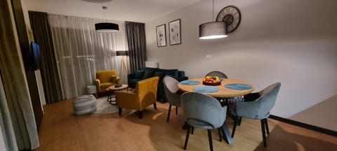 TV and multimedia, Living room, Dining area