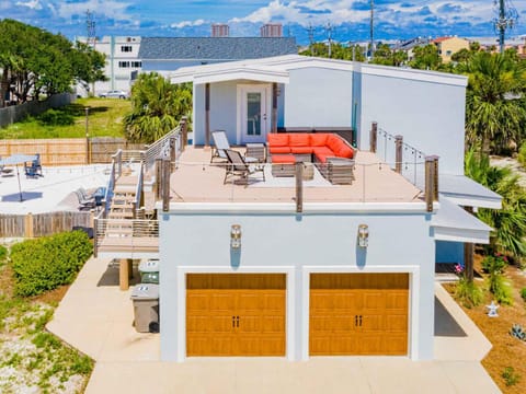 Property building, Bird's eye view, BBQ facilities, Garden, Balcony/Terrace, Seating area, Parking