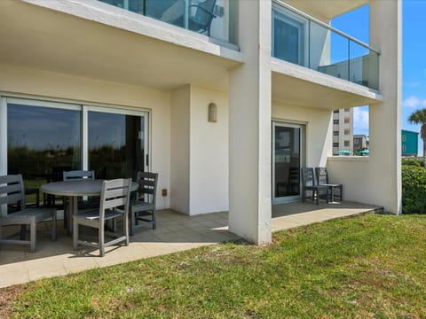 Property building, Patio, Balcony/Terrace, Sea view