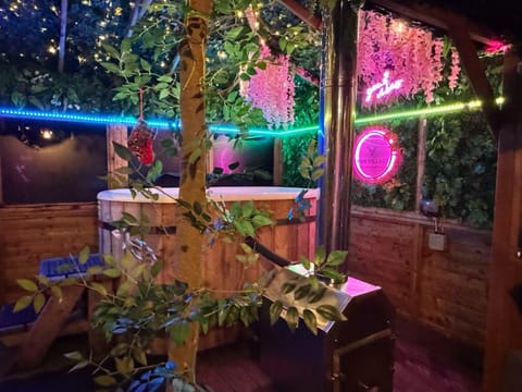 FINN VILLAGE - Loch Lomond Sunset Glamping Pod - Private Ofuro HOT TUB Apartment in Scotland