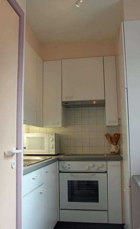Kitchen or kitchenette, stove