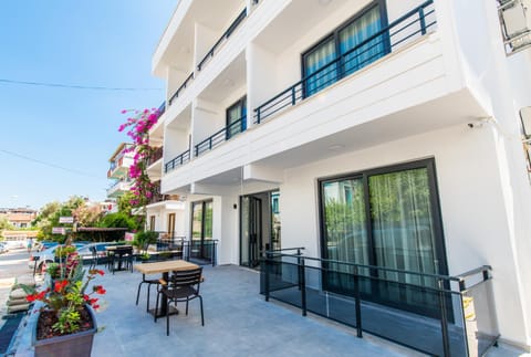 Patio, Facade/entrance