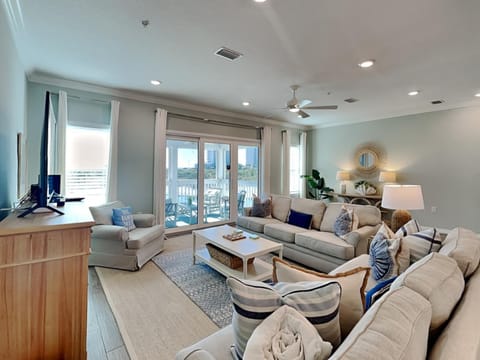 TV and multimedia, Balcony/Terrace, Living room, Seating area, City view, furniture
