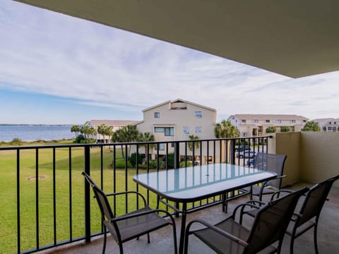 Balcony/Terrace, Seating area, Lake view, Sea view