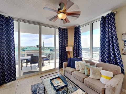 Balcony/Terrace, Living room, Seating area, furniture