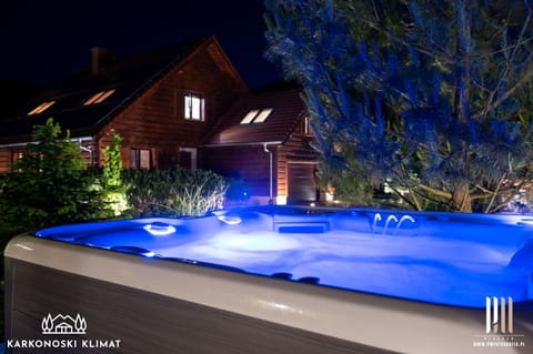 Property building, Hot Tub
