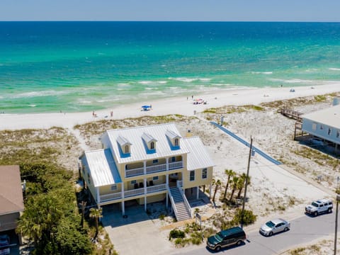 Property building, Bird's eye view, Beach, Sea view, Parking